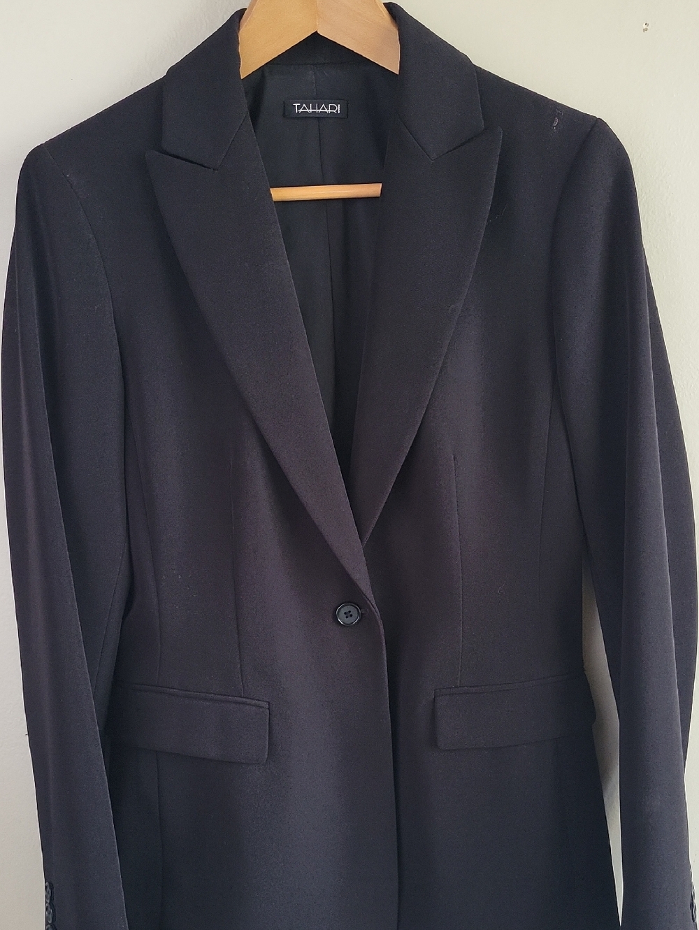 Tahari Classic Black Single-Button Women's Blazer